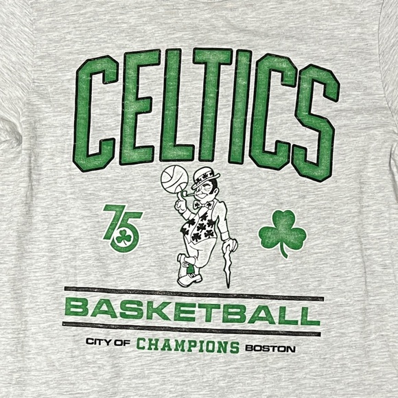 Boston Celtics NBA Basketball Retro Crewneck Tshirt - Picture 2 of 6